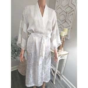 Vintage 80's Dentelle White Floral Sheer Sleeves Satiny Long Robe